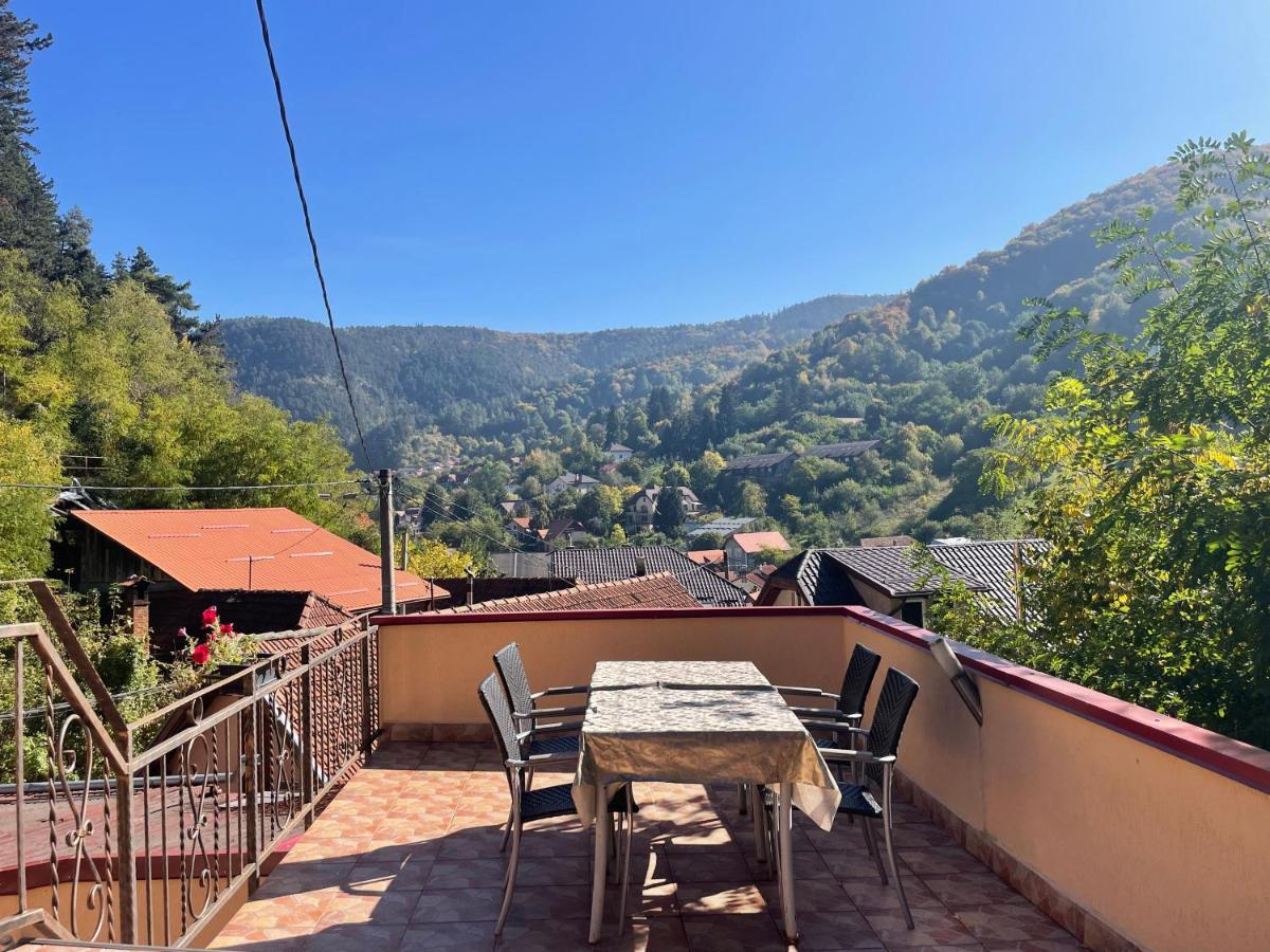 Londof With Panoramic View *