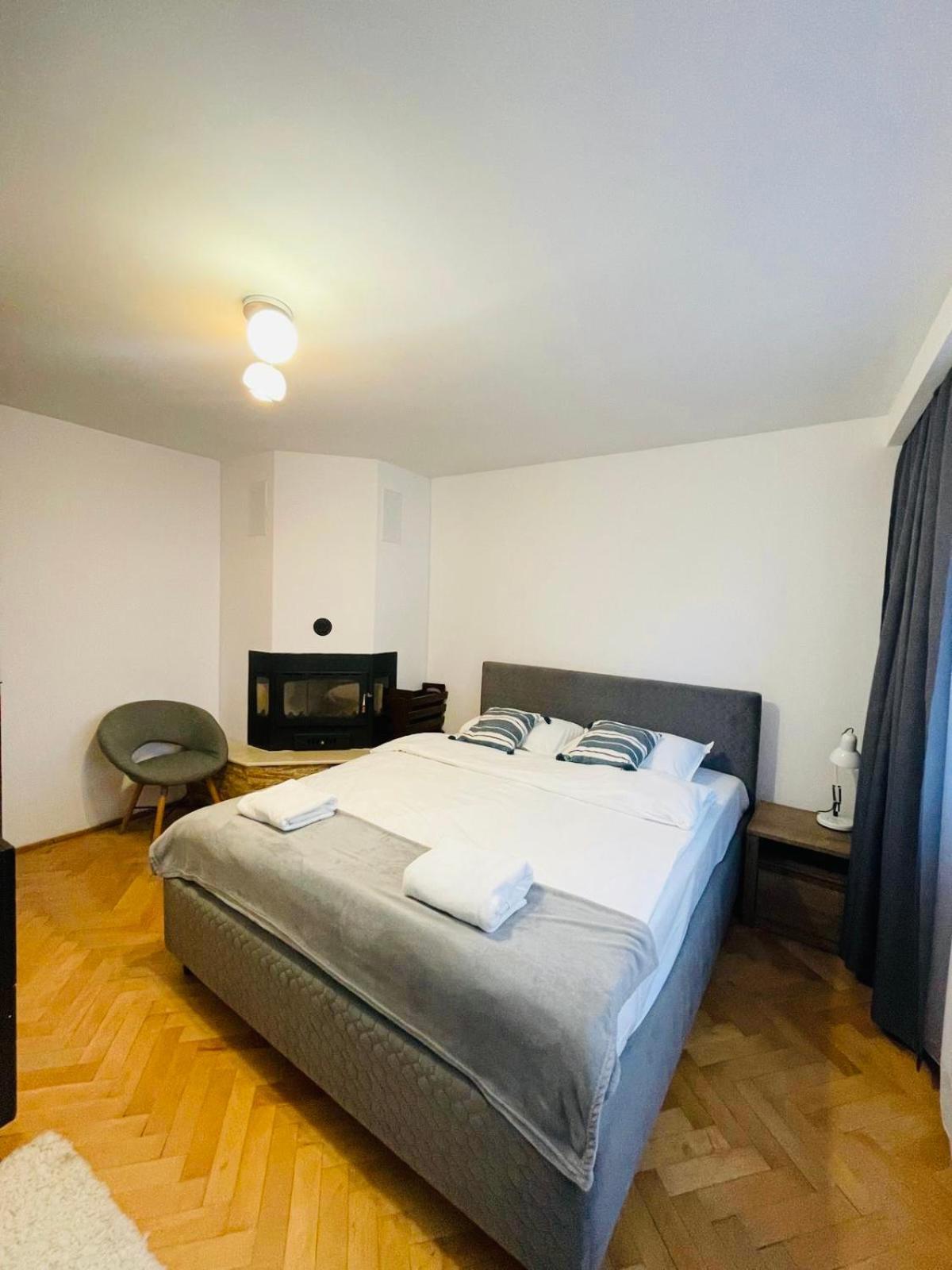 Londof With Panoramic View Brasov
