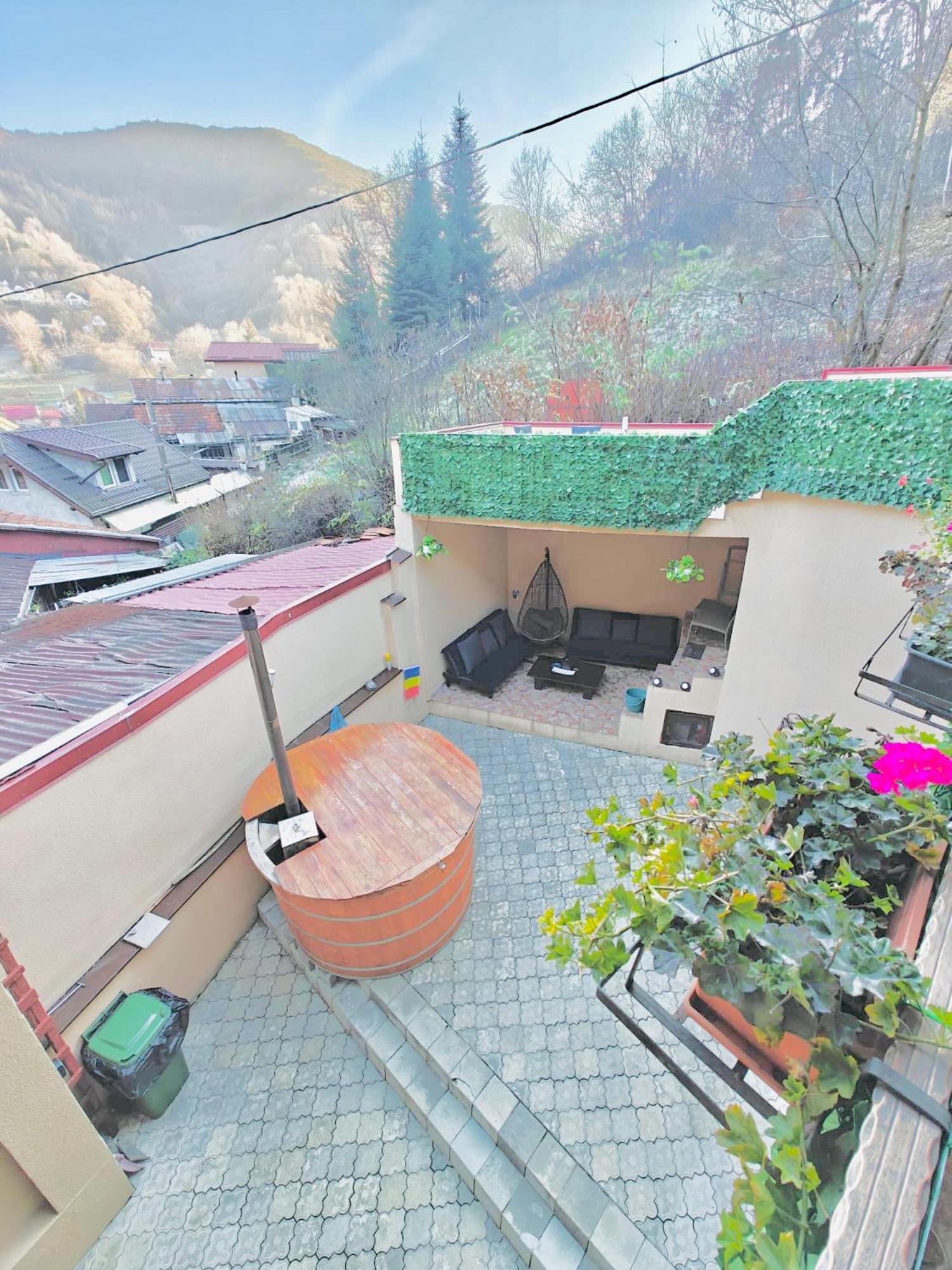 Londof With Panoramic View Villa